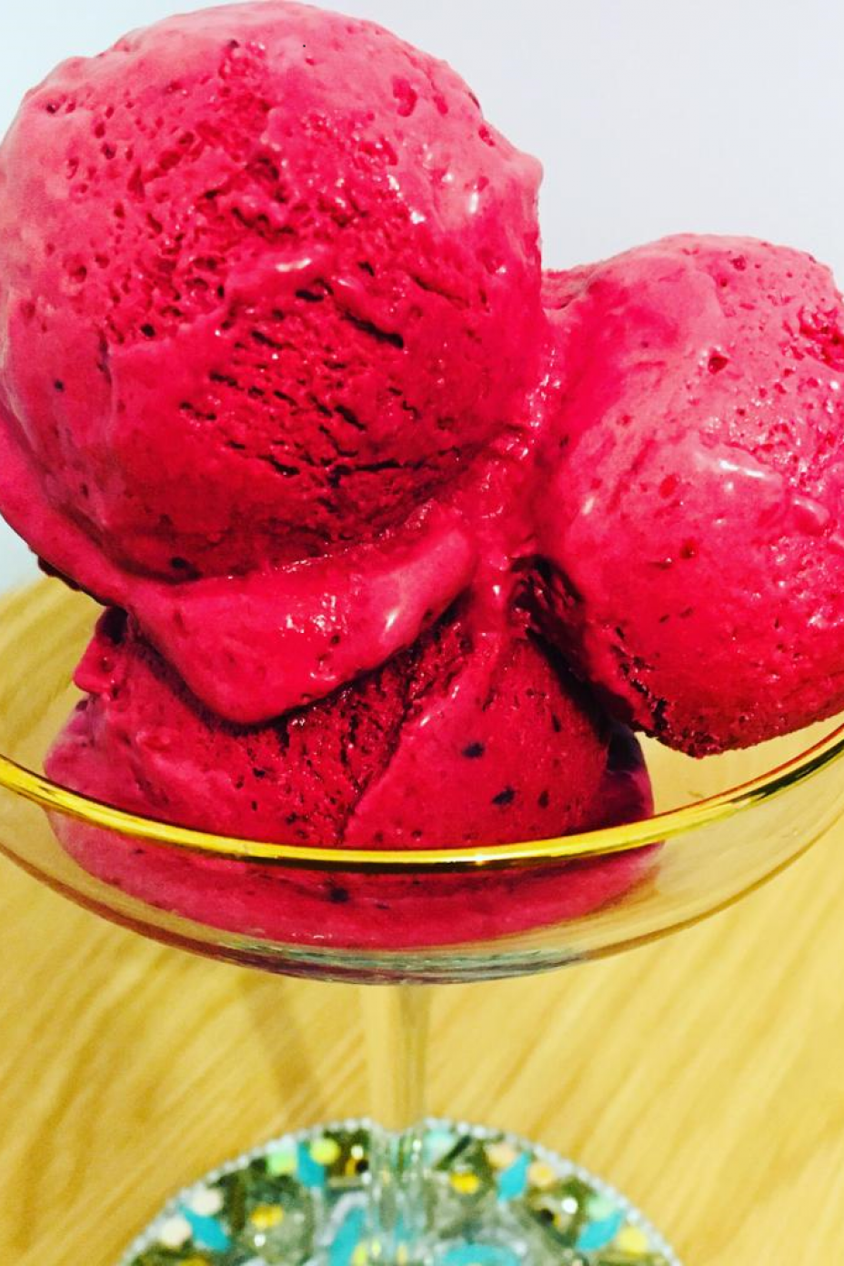 No churn and instant blackberry ice creams - delicious and simple dessert ideas