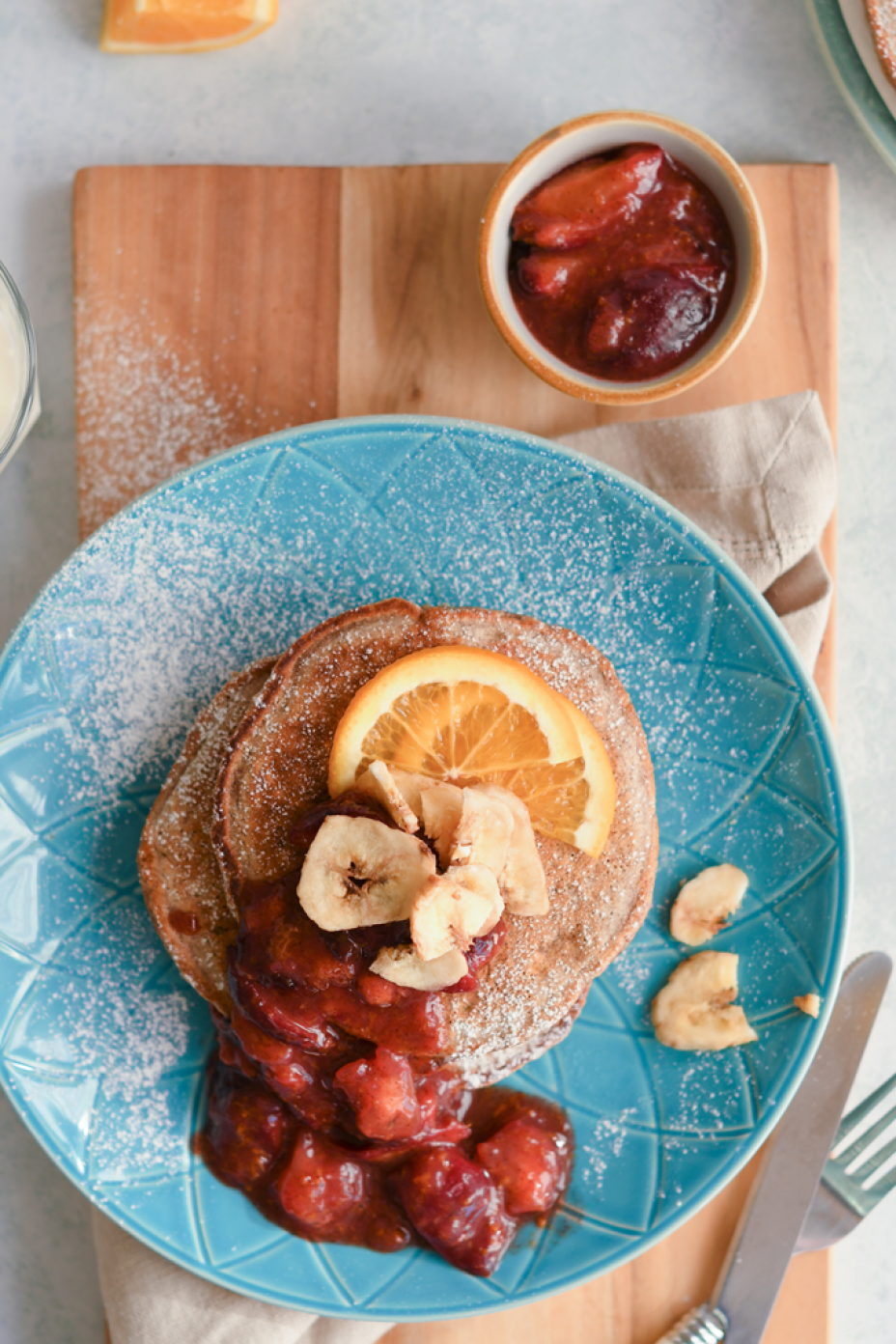 Cinnamon, oat and banana pancakes, a delicious and healthy weekend breakfast