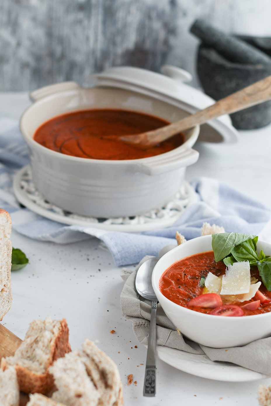 Tomato, red pepper and lentil soup
